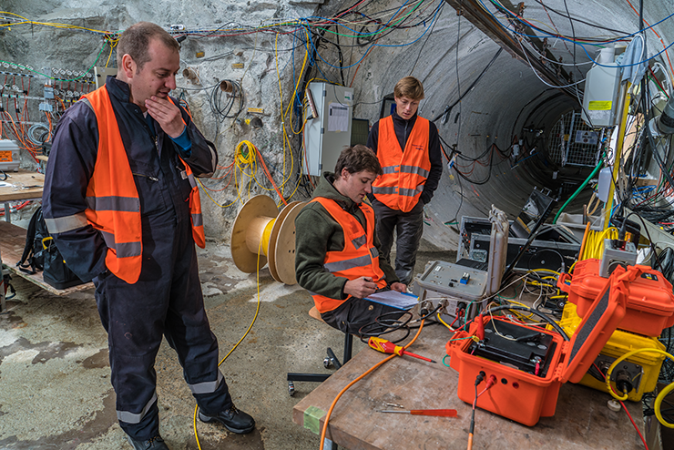 La fibre optique à l'écoute d'un granit vieux de 300 millions d'années